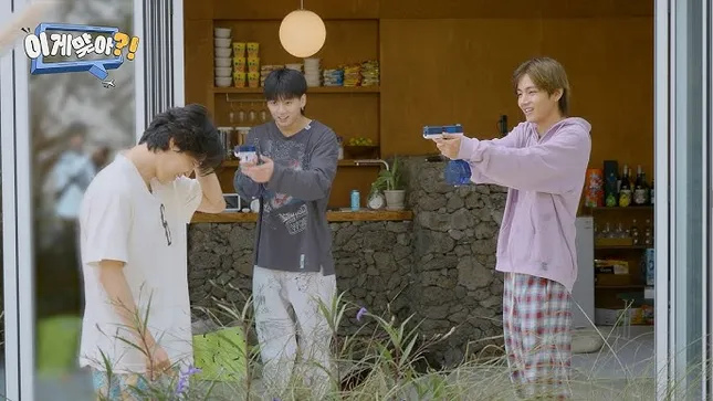  đây sẽ là lần đầu ba thành viên BTS xuất hiện cùng nhau sau khi hoàn thành nghĩa vụ quân sự