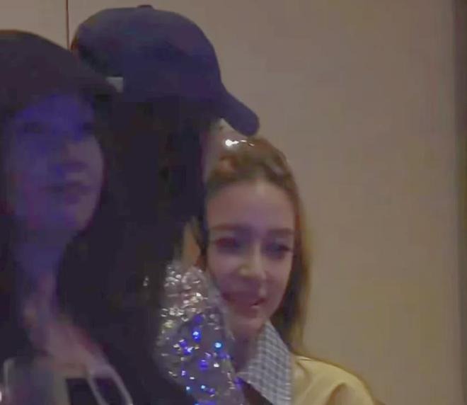 Tình mới hay chiêu trò câu view?