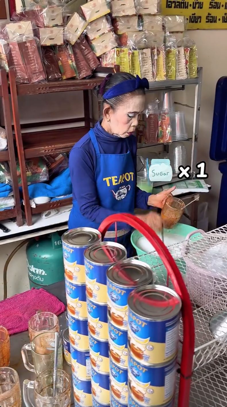 Một “hiện tượng TikTok” từ make-up đến muỗng đường