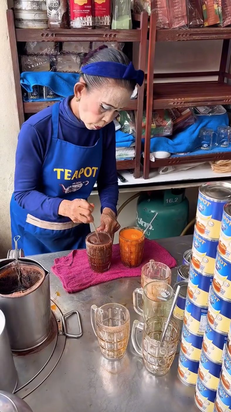 Pha đồ uống như đổ cả bao đường vào ly.