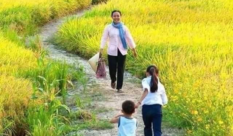 Những bà mẹ quê lặng lẽ sống vì gia đình, âm thầm vun vén từng bữa ăn, từng đồng bạc.