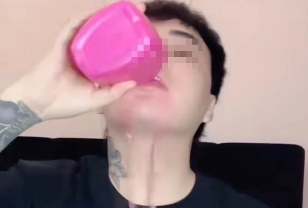  Biến livestream thành “sân khấu tử thần”, TikTok còn là nơi an toàn cho giới trẻ?