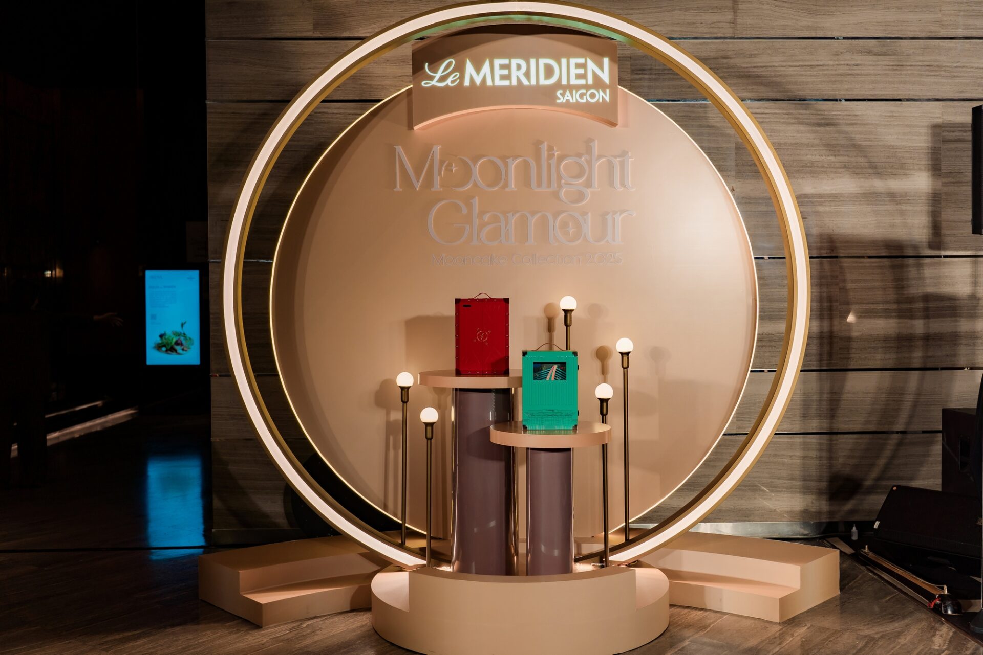 Hai phiên bản “Saigon Tales” và “Saigon Luxe” lần lượt khắc họa một thành phố chuyển động giữa hiện tại và hoài niệm