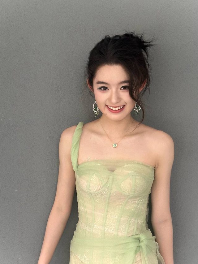 vụ việc bất ngờ “bùng nổ” khi cư dân mạng đặt dấu hỏi lớn về mức sống xa hoa của gia đình nữ diễn viên.