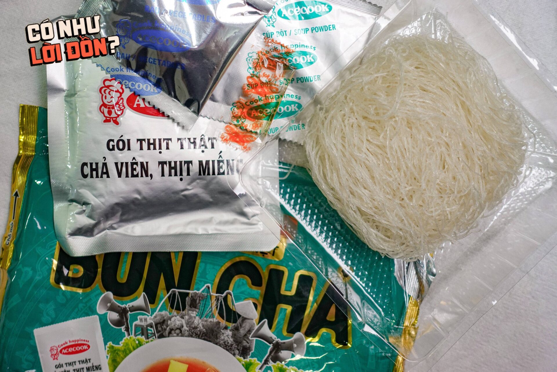 Cảm giác đầu tiên khi ăn là “giống giống” – nhưng lại thiếu thứ khiến bún chả trở thành “quốc hồn quốc tuý”.