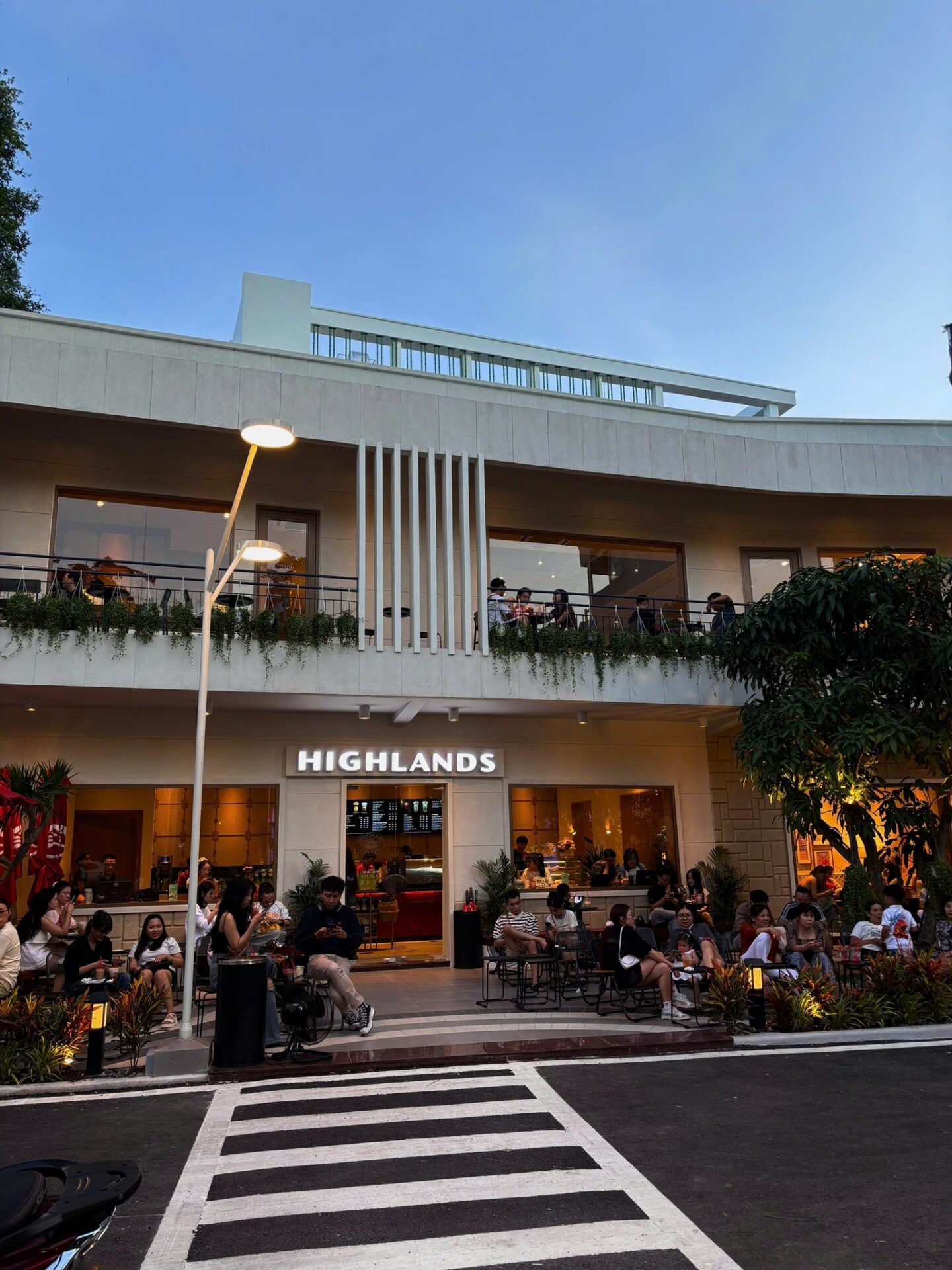 Cà phê, view đẹp và vài tấm hình 'xingtu'