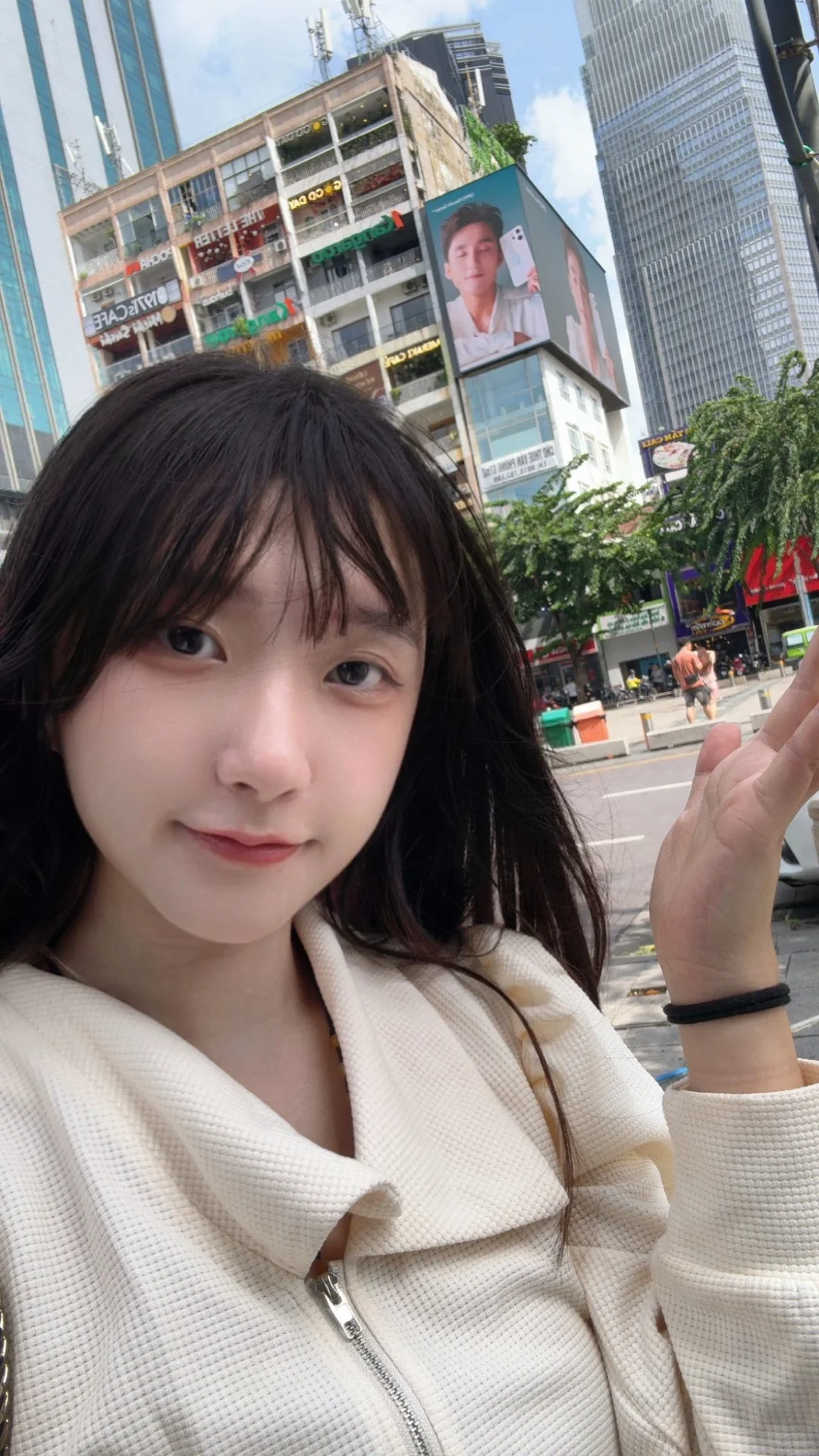 Roro vốn được biết đến trong cộng đồng cosplay châu Á nhờ phong cách hóa trang đậm chất anime