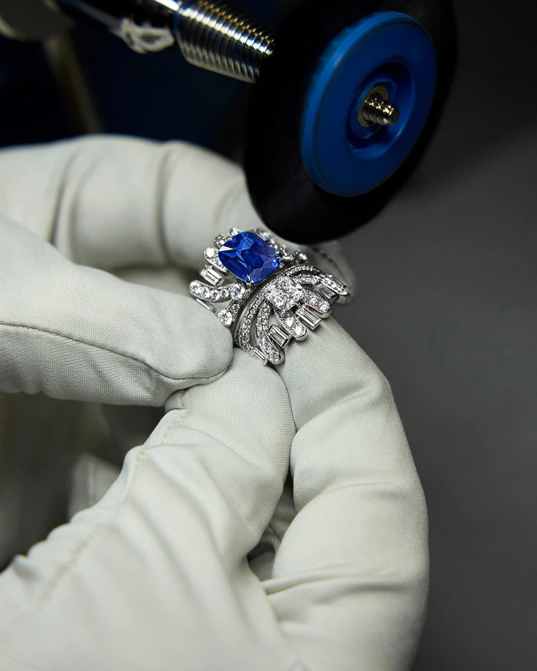 tuyên ngôn thẩm mỹ gói trọn tinh thần cổ điển pha trộn cùng sự xa hoa đương đại. 