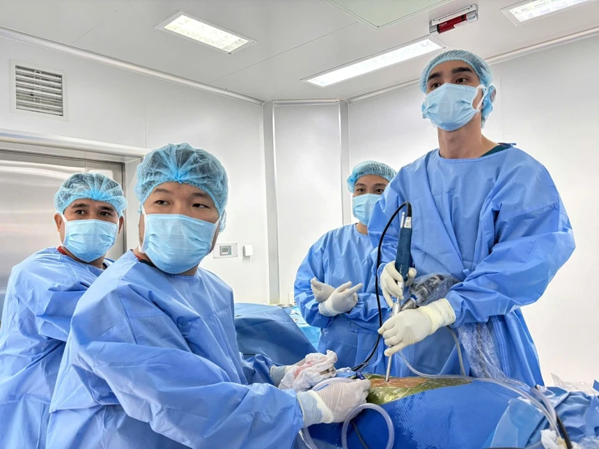 Ca phẫu thuật tại Vinmec Phú Quốc được thực hiện trong điều kiện kiểm soát chặt chẽ về gây mê, hồi sức và theo dõi sau mổ.