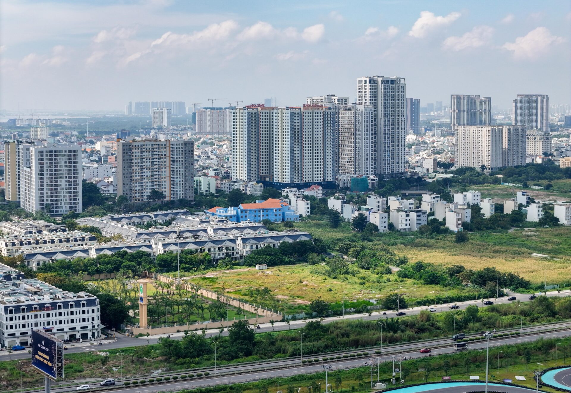 gây chú ý với giới đầu tư và người mua nhà ở phân khúc trung – cao cấp.