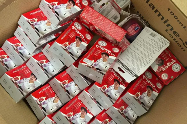 Một số sản phẩm dầu gió do hai công ty này làm giả. Ảnh: Công an cung cấp