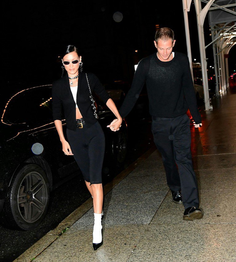 Mẫu quần này vẫn luôn hiện diện trong kho lưu trữ thời trang với tư cách là một thiết kế mang tính cách mạng.