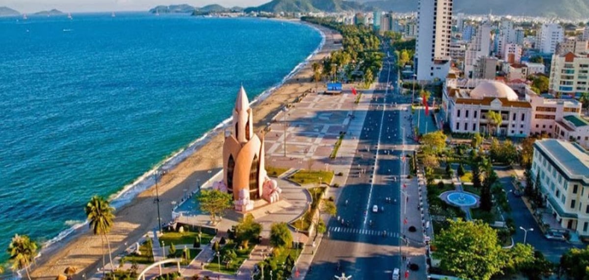 Nha Trang đang nâng cấp mình trở thành trục kinh tế biển – dịch vụ – công nghệ cao, với tốc độ tăng trưởng