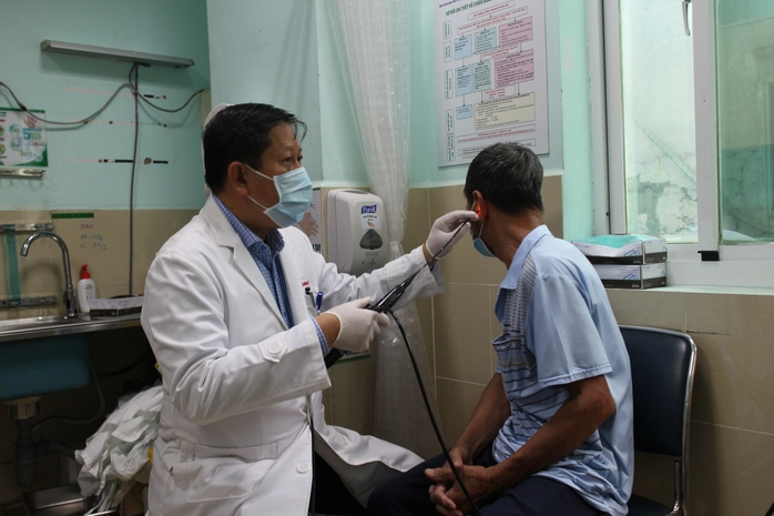 Người tham gia BHYT khi khám bệnh, chữa bệnh phải xuất trình thông tin về thẻ BHYT, giấy tờ chứng minh nhân thân