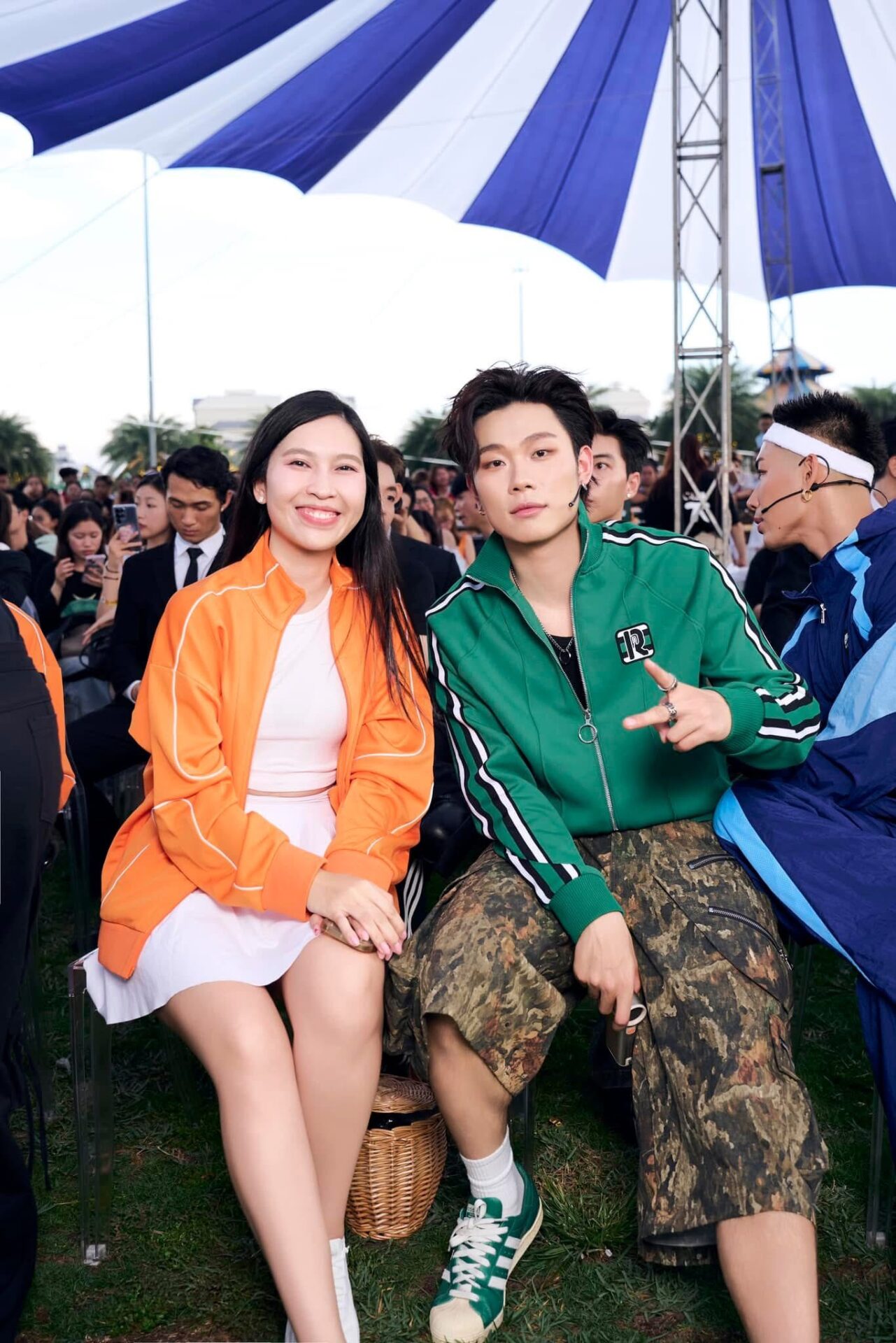  Loạt cử chỉ thân thiết của Dương Domic và  “công chúa” Nam Phương gây xôn xao