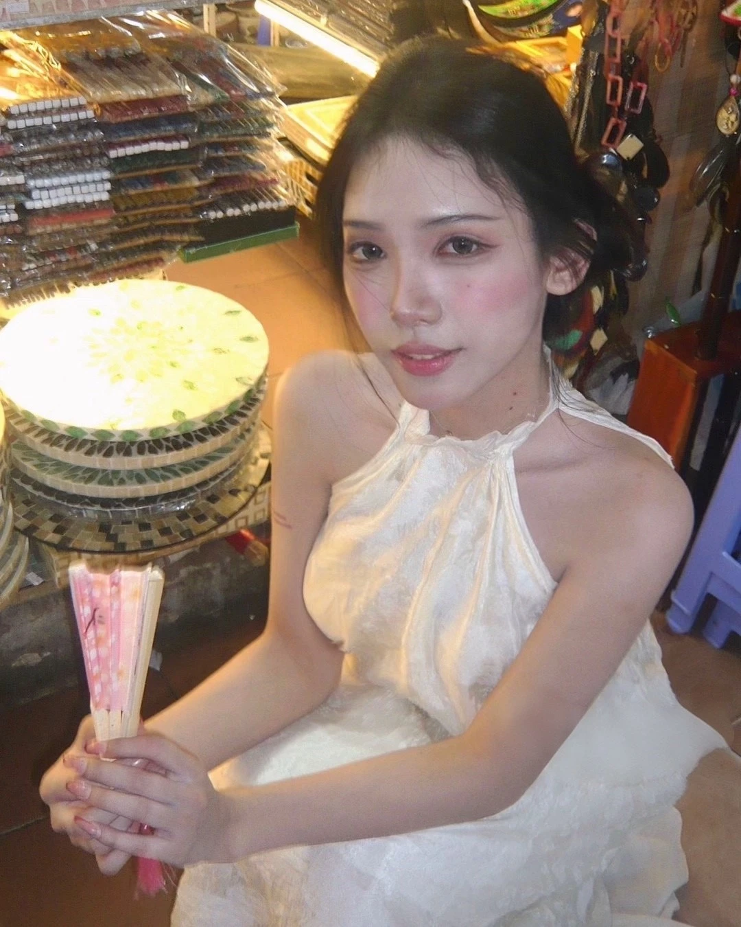  Gương mặt sáng, thần thái nhẹ nhàng và nụ cười “đốn tim” khiến nhiều người ví cô như phiên bản Việt của Chương Nhược Nam 