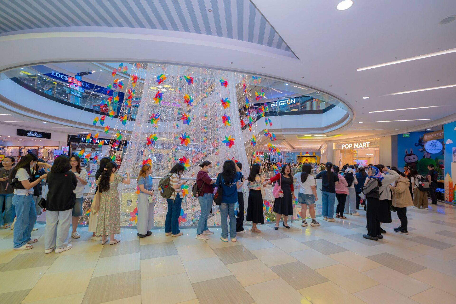 Không gian 180m², nhưng đủ khiến mạng xã hội “chật chội”