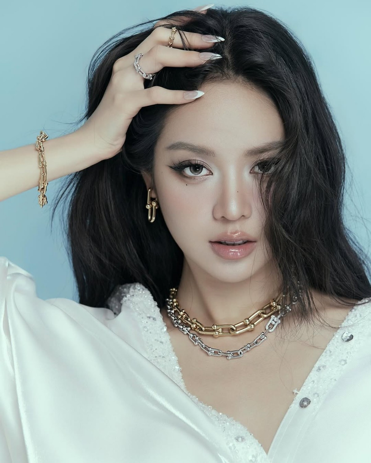 Hoa hậu Thanh Thủy khiến cộng đồng mạng rần rần với visual đậm chất Hàn Quốc,