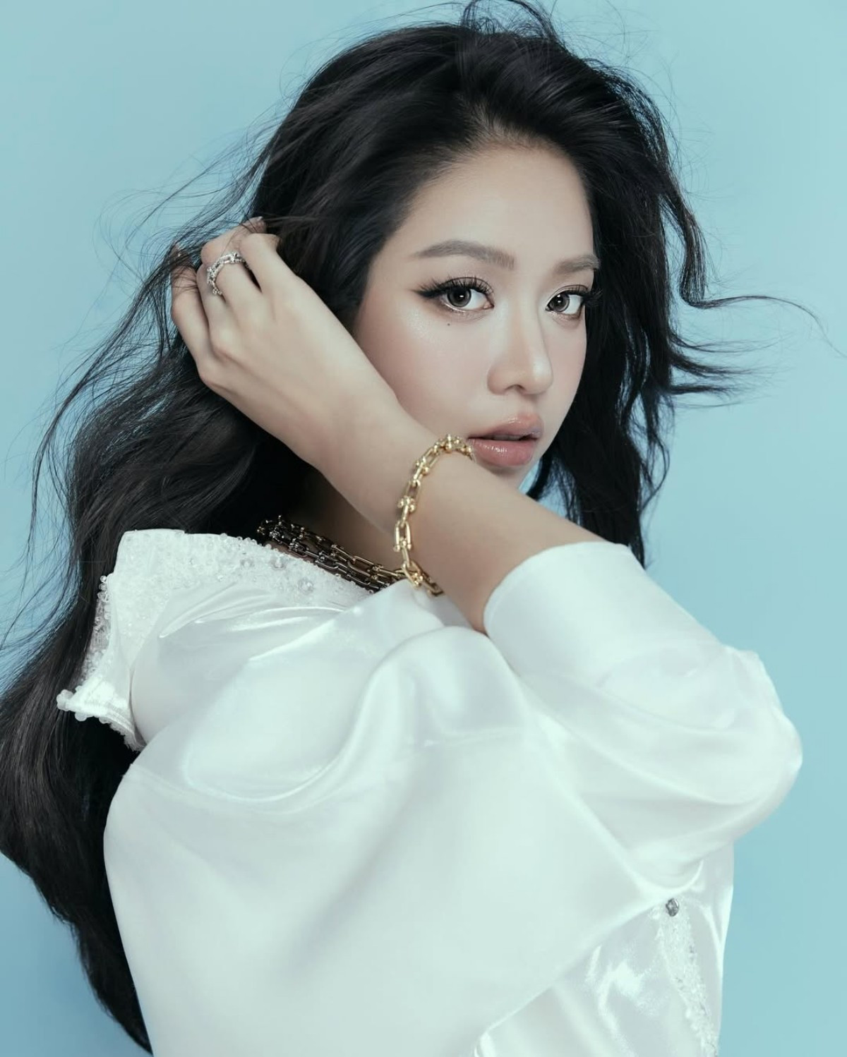 nhiều người liên tưởng ngay đến Jisoo BLACKPINK trong loạt ảnh mới.