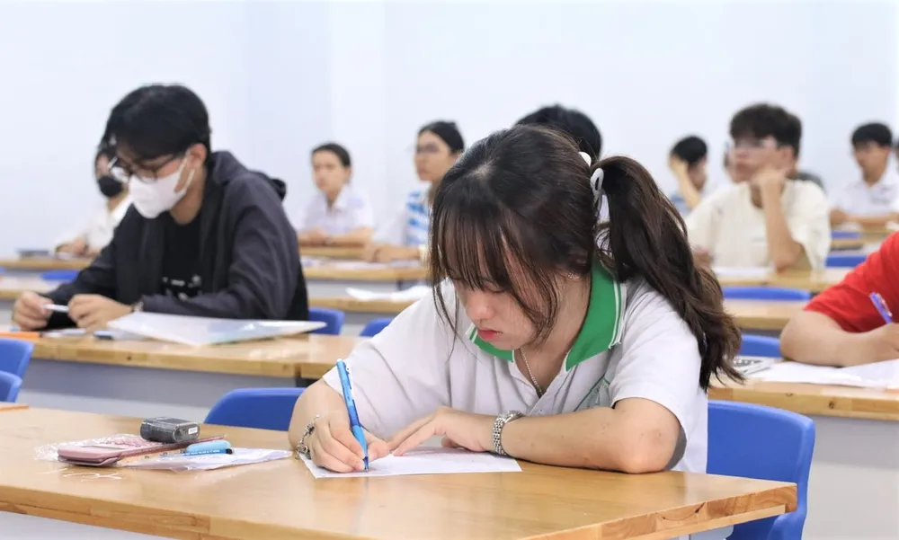 đảm bảo quyền lợi cho nhóm thí sinh bị gián đoạn khi làm bài.