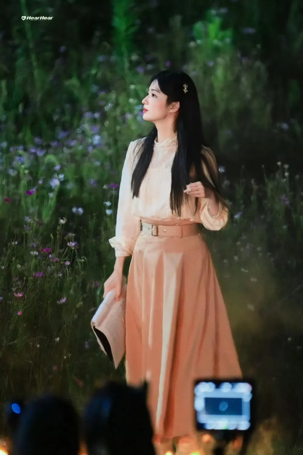 Vương Sở Nhiên vẫn tạo cảm giác như bước ra từ một bức tranh điện ảnh xưa,