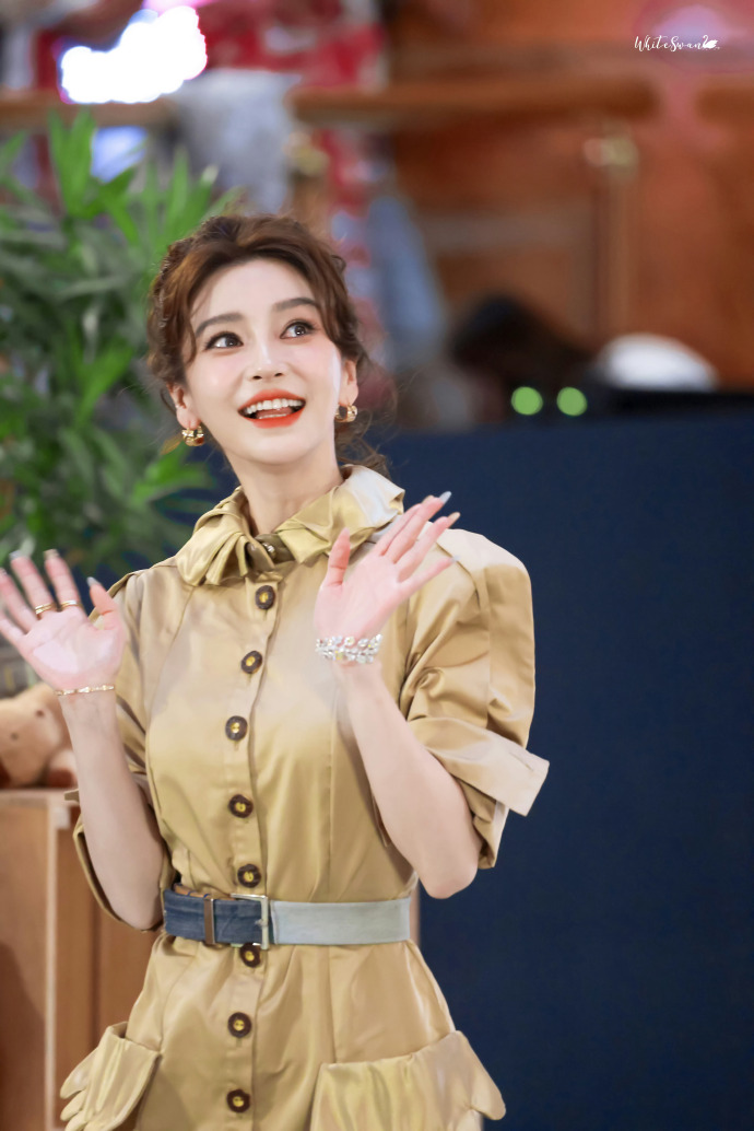 Angelababy từng là một trong những tiểu hoa đán thế hệ 1985 được săn đón hàng đầu Cbiz.