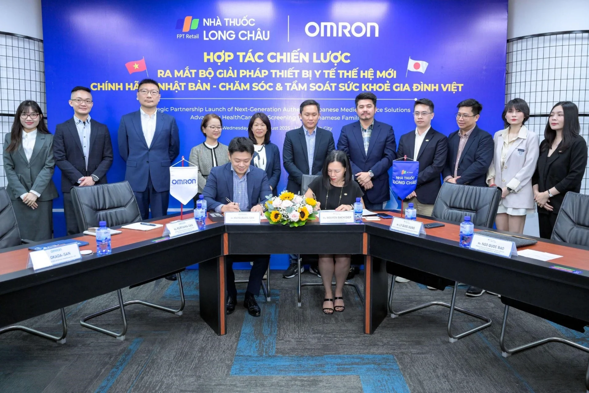 Long Châu và OMRON chính thức ký kết hợp tác chiến lược, triển khai hệ sinh thái chăm sóc sức khỏe gia đình toàn diện