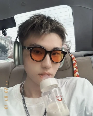  đằng sau sự dễ thương này là hàng loạt tranh cãi và cảnh báo từ chuyên gia về những tác động không hề “cute” chút nào.