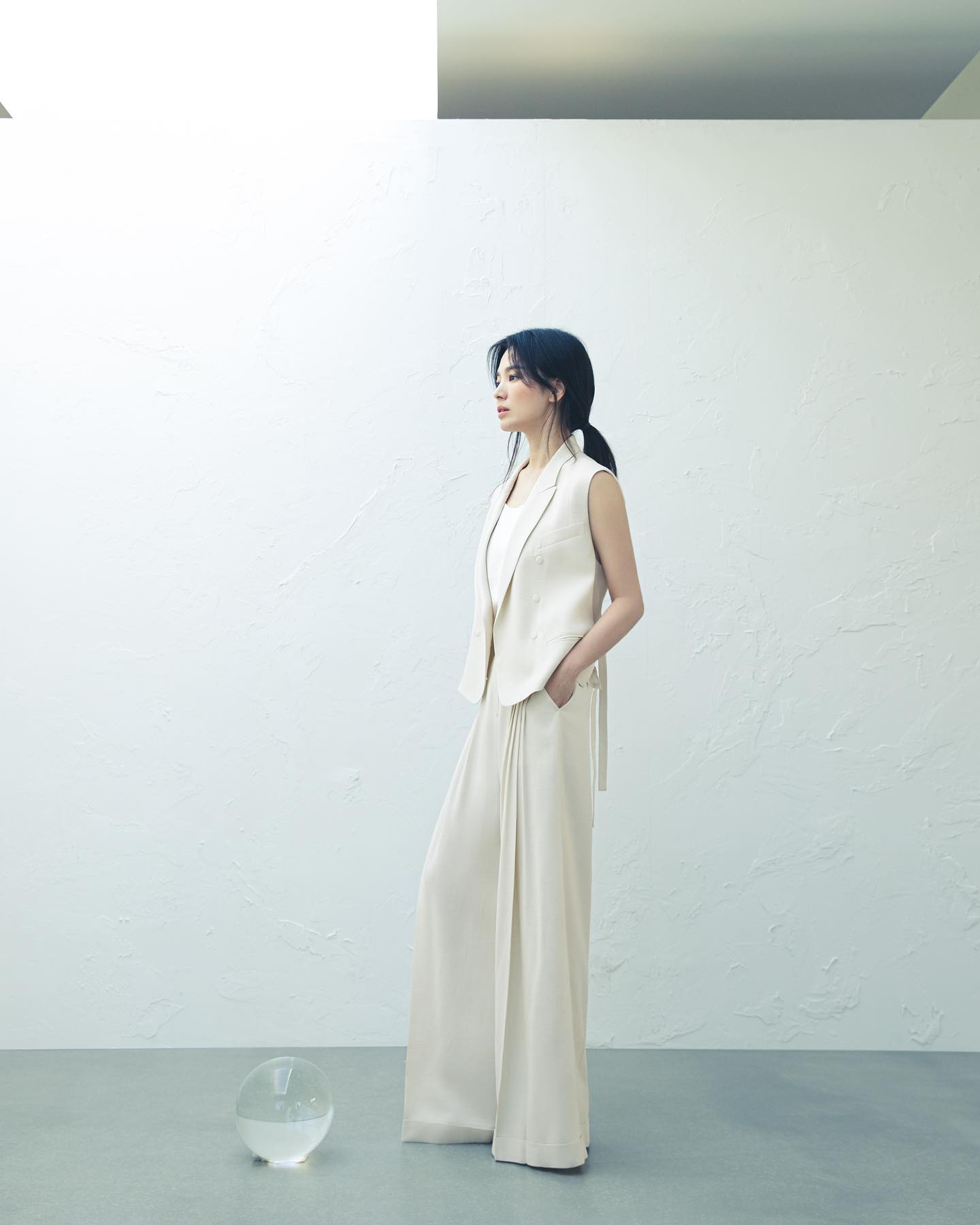 Suit không chỉ cho công sở – mà còn cho người thấp biết cách mặc khéo