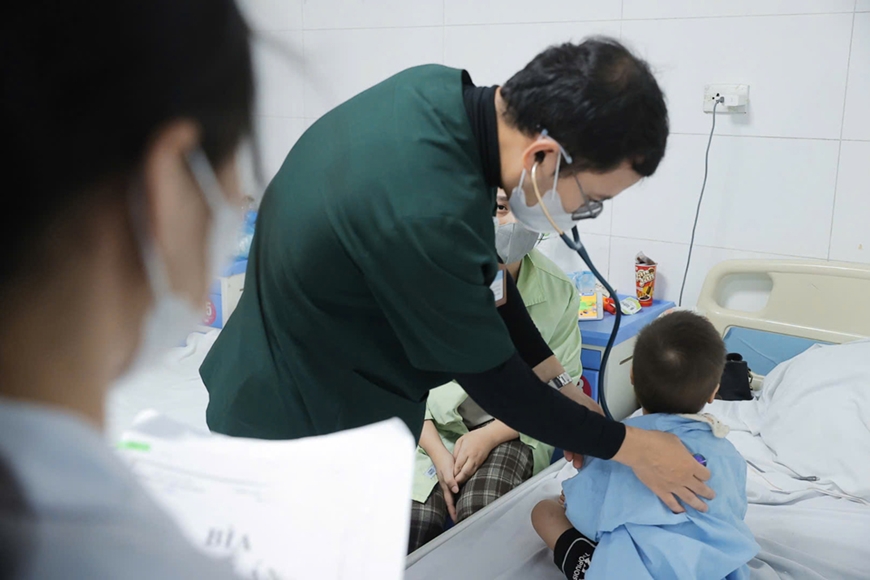 Những ngày qua, các bệnh viện nhi trên địa bàn ghi nhận lượng bệnh nhi tăng cao.