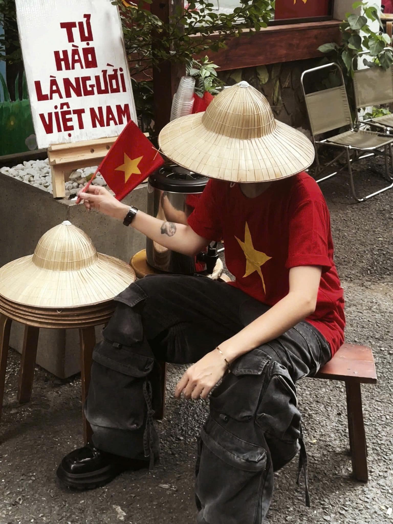 background hoàn hảo cho một tấm hình check-in đậm chất lễ hội.