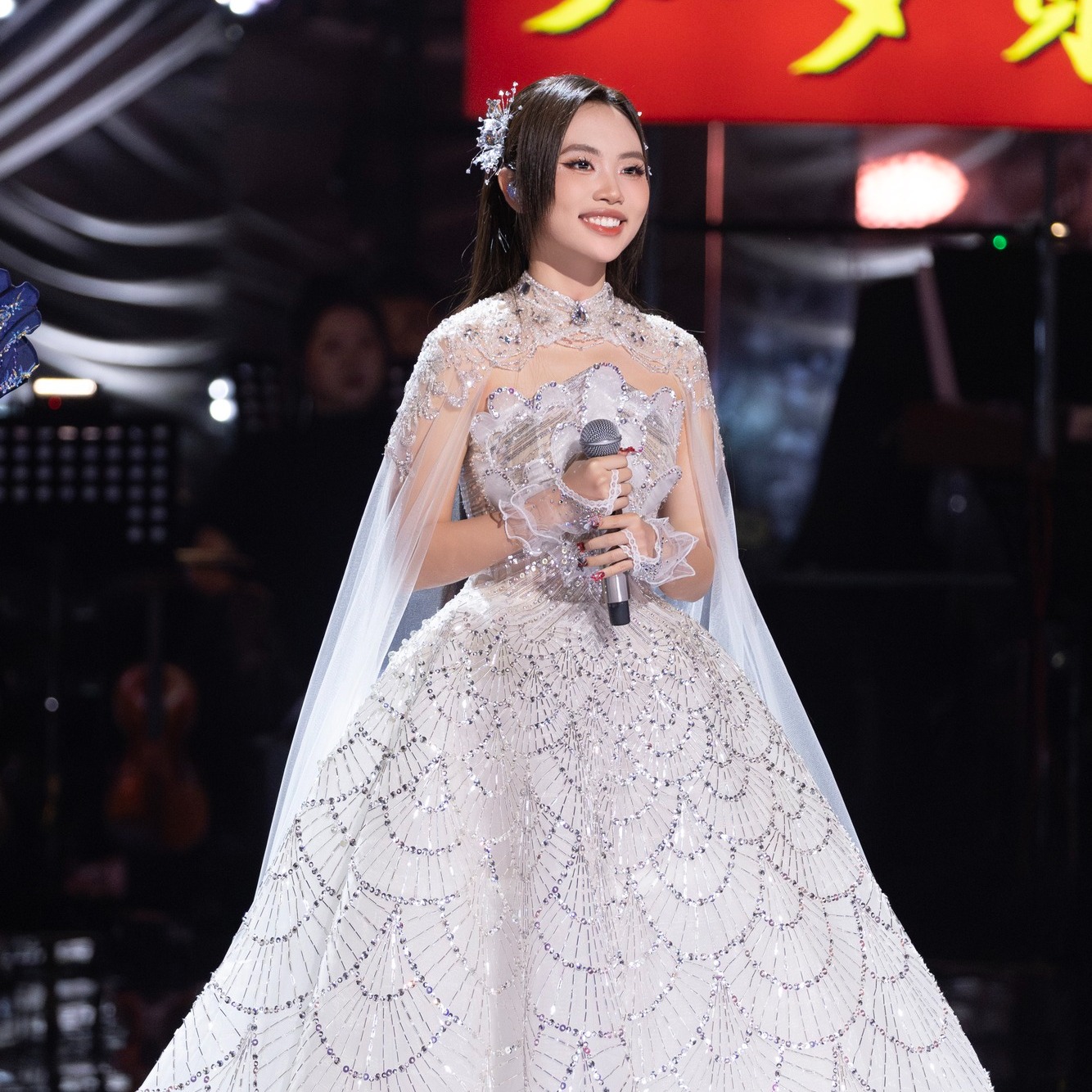 Nếu Em Xinh Say Hi là sân chơi để “bung xõa”, thì Sing! Asia lại là nơi Phương Mỹ Chi cho thấy đẳng cấp âm nhạc nghiêm túc và chiều sâu nghệ thuật.