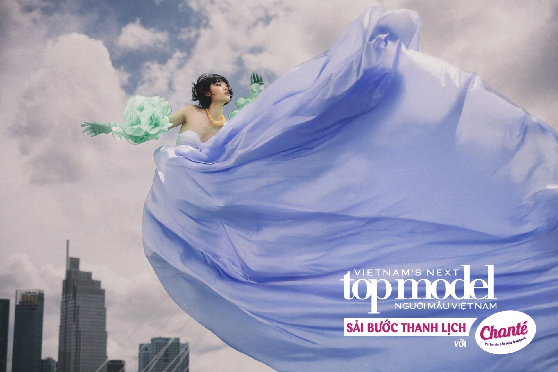 sự chênh lệch về yêu cầu giữa giám khảo và thí sinh khiến dư luận băn khoăn.