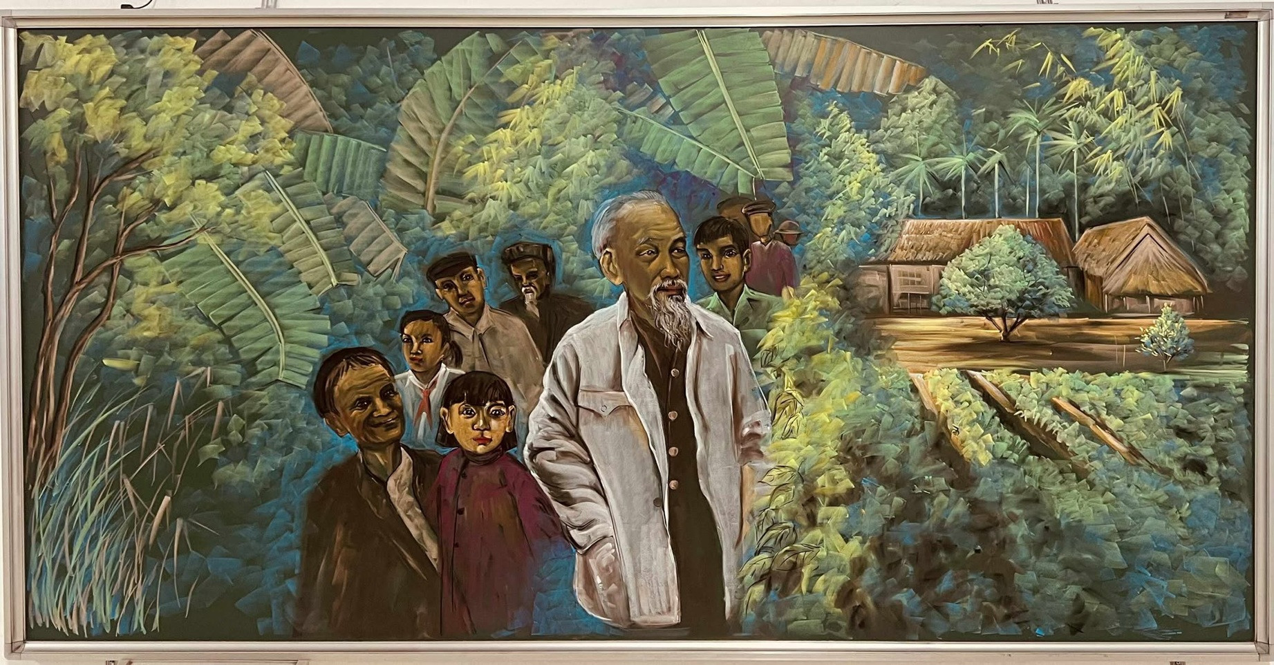 thầy đã thổi hồn vào từng nét vẽ để khắc họa chân dung lãnh tụ, những chiến sĩ cách mạng và những mốc son lịch sử.