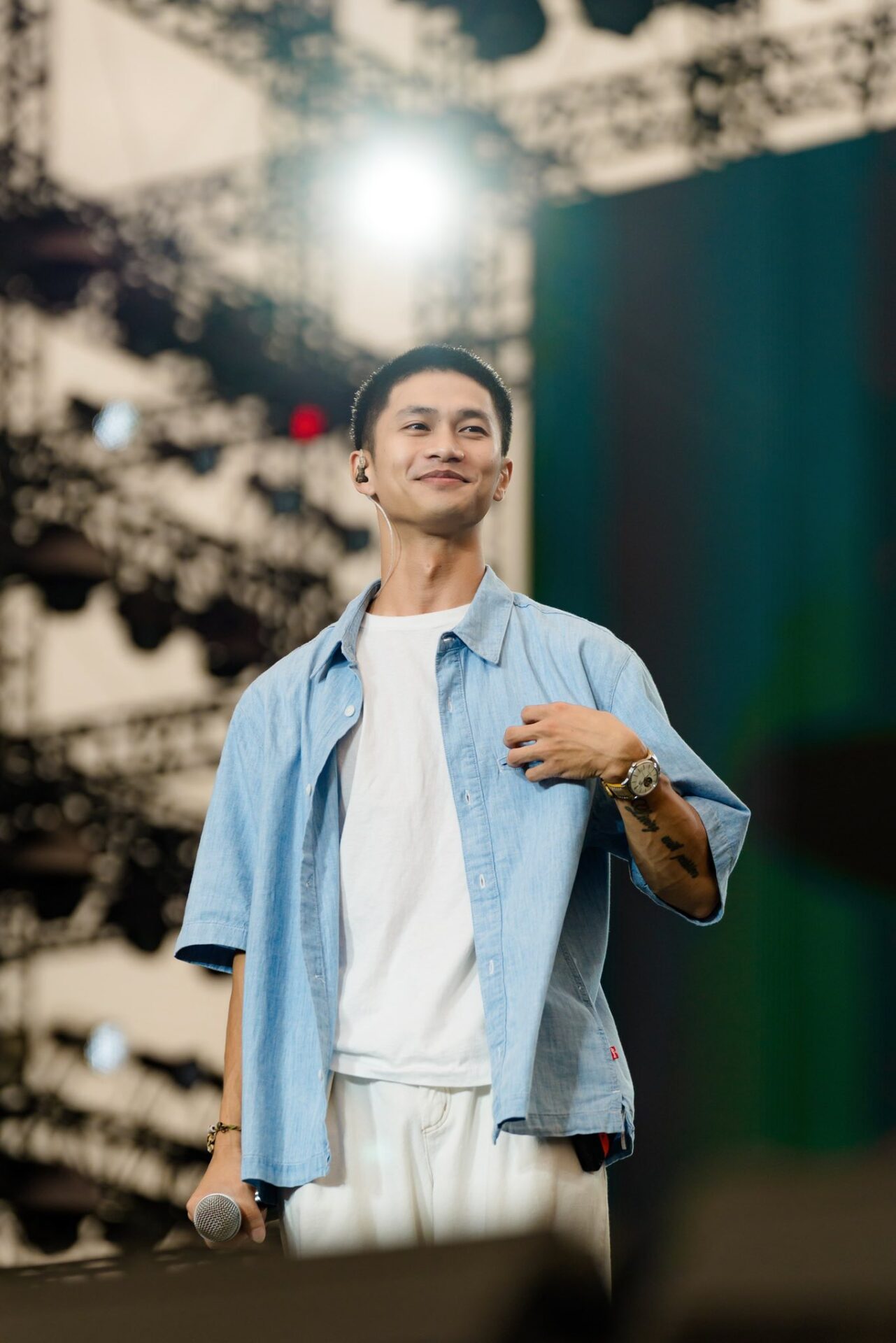 Từ một bản nhạc phim lặng lẽ đến hiện tượng toàn dân