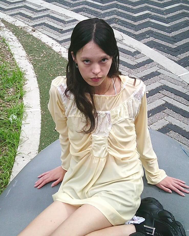 có thể là một “cú trượt” khi biến cảm hứng riêng tư thành công cụ gây sốc đại chúng