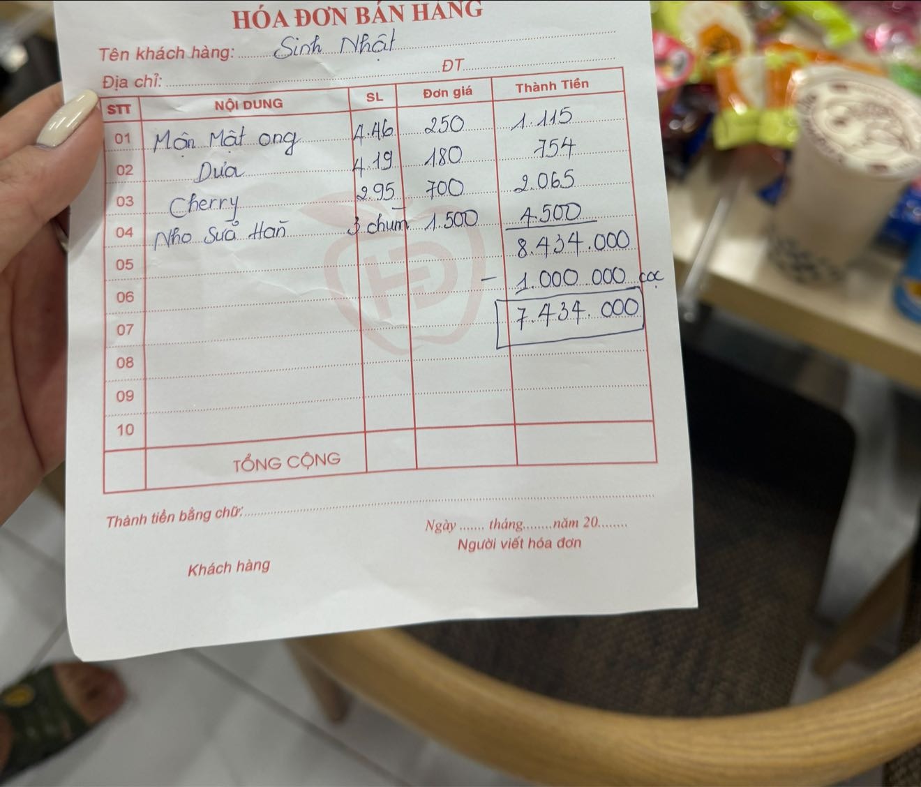  Khách quen “ngã ngửa” với bill hoa quả gần 8,5 triệu: Nho sữa héo rũ, cherry rụng cuống vẫn tính giá cao ngất