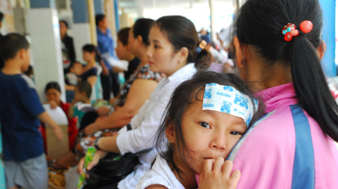  TP.HCM: Trẻ nhỏ nhập viện tăng cao do bệnh hô hấp giữa thời tiết thất thường