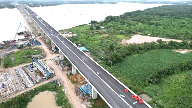 Dự án thành phần 1A (bao gồm công trình cầu Nhơn Trạch) - đoạn Tân Vạn - Nhơn Trạch thuộc dự án đường Vành đai 3 TP.HCM. Ảnh: M.T.