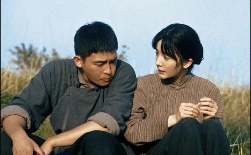  Dương Mịch gây sốt khi “cưới chồng nghèo”, phim Sinh Vạn Vật bùng nổ rating số 1 toàn quốc