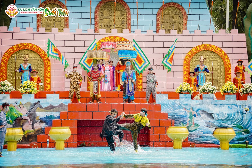 vở diễn sân khấu hóa Sơn Tinh – Thủy Tinh được tổ chức định kỳ, vừa gìn giữ truyền thống vừa thổi làn gió mới bằng công nghệ và sáng tạo.