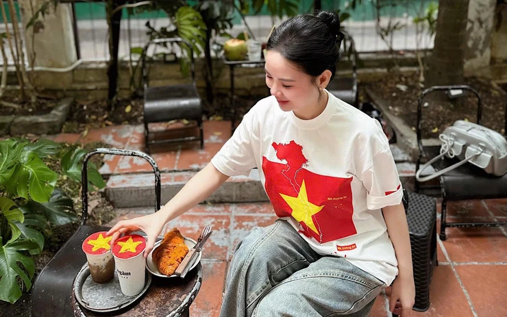  Không chỉ thời trang, áo phông yêu nước còn trở thành tuyên ngôn phong cách của Gen Z