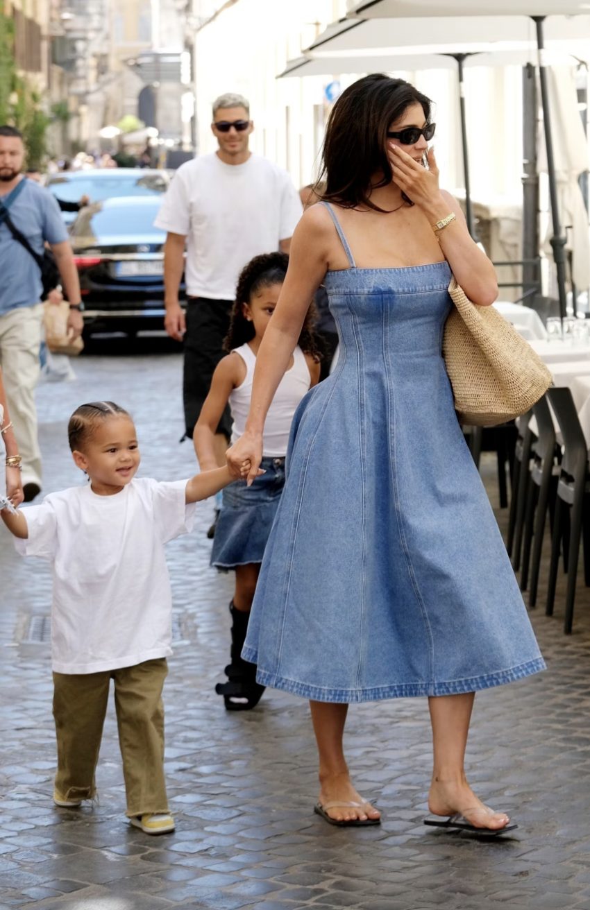 dép tông nay trở thành tâm điểm làng mốt, khiến giới trẻ toàn cầu rần rần săn lùng.