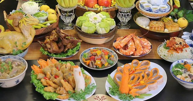 Phần lễ quan trọng nhất chính là mâm cúng gia tiên.