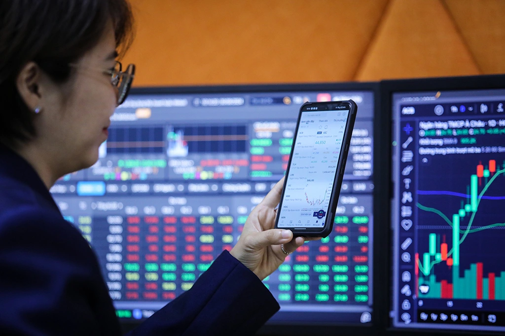 định giá hiện tại vẫn ở mức tích cực với P/E dự phóng năm 2025 khoảng 13 lần, thấp hơn mức trung bình 10 năm.