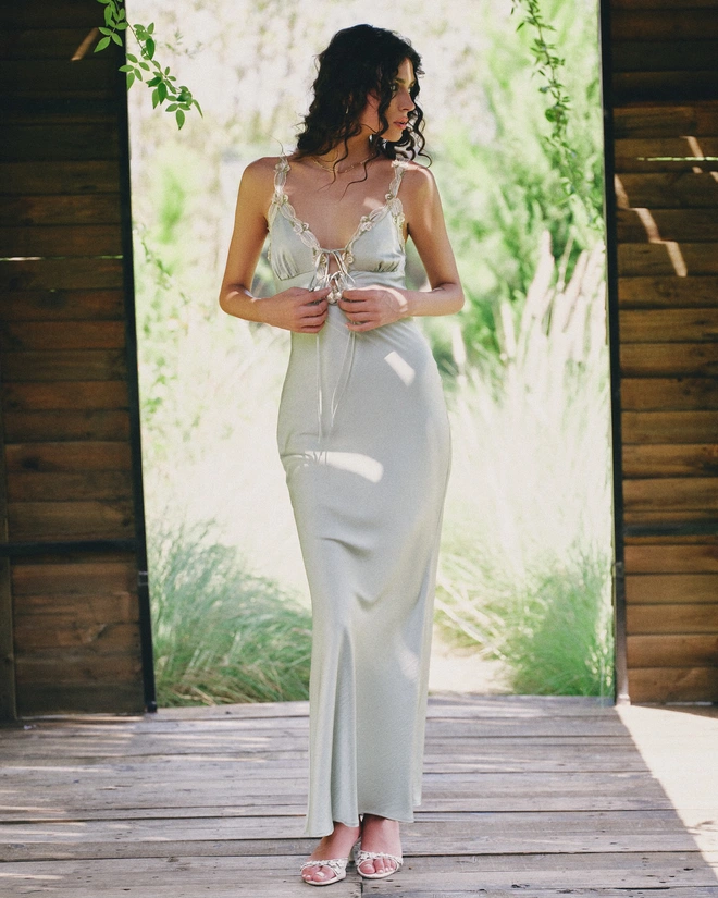 Nhiều netizen cho rằng chiếc slip dress của Daphale Studios vẫn mang tính cơ bản, không đủ độc đáo để xem là sáng tạo “độc quyền”.