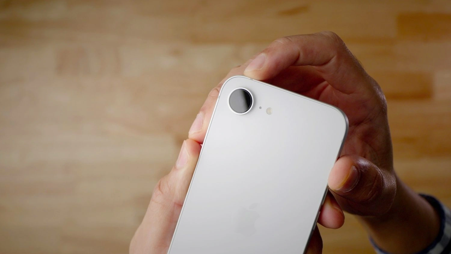 Kế thừa thiết kế từ iPhone 15