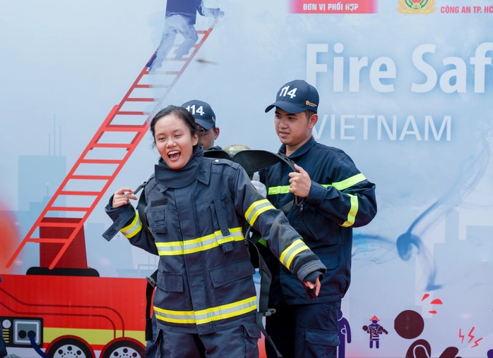 Hướng đến cộng đồng qua hoạt động hướng dẫn kỹ năng.