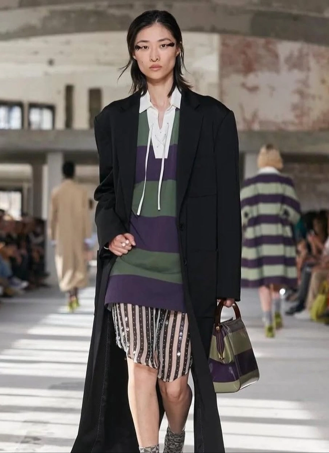 Runway gọi tên rugby shirt