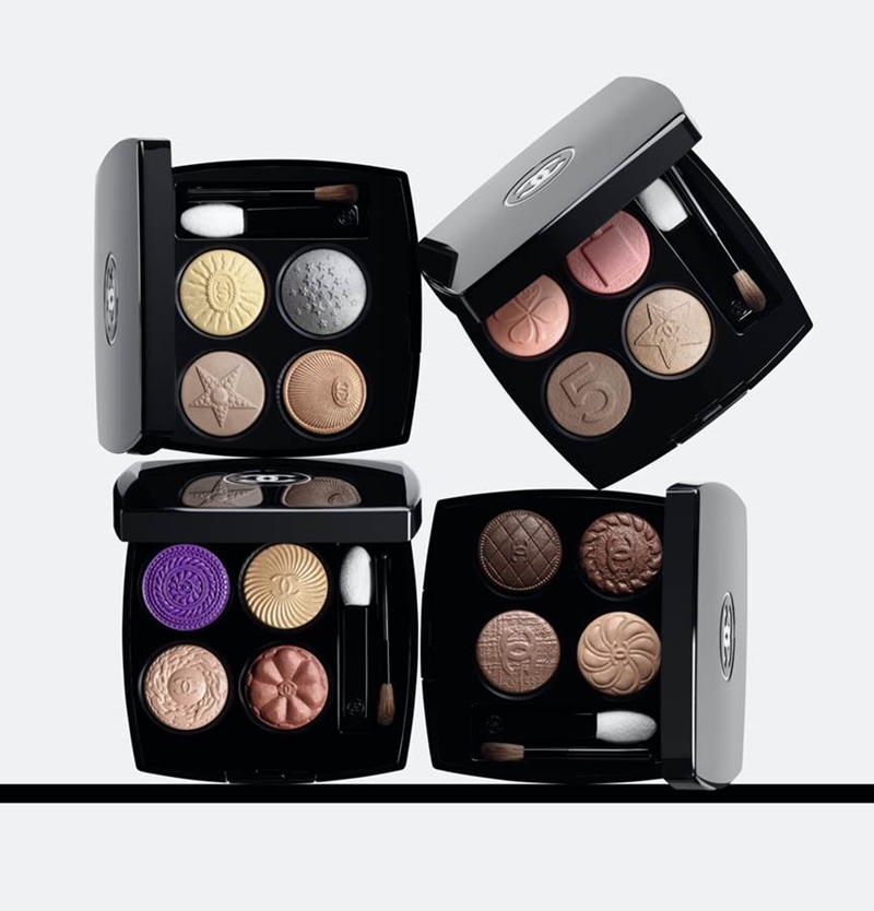 Một diện mạo couture trên bàn trang điểm.